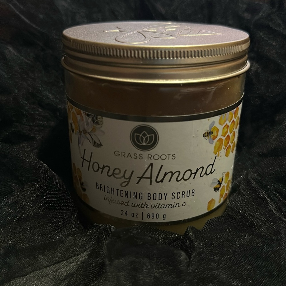 GRASS ROOTS Honey Almond Brightening Body Scrub w Vitamin C